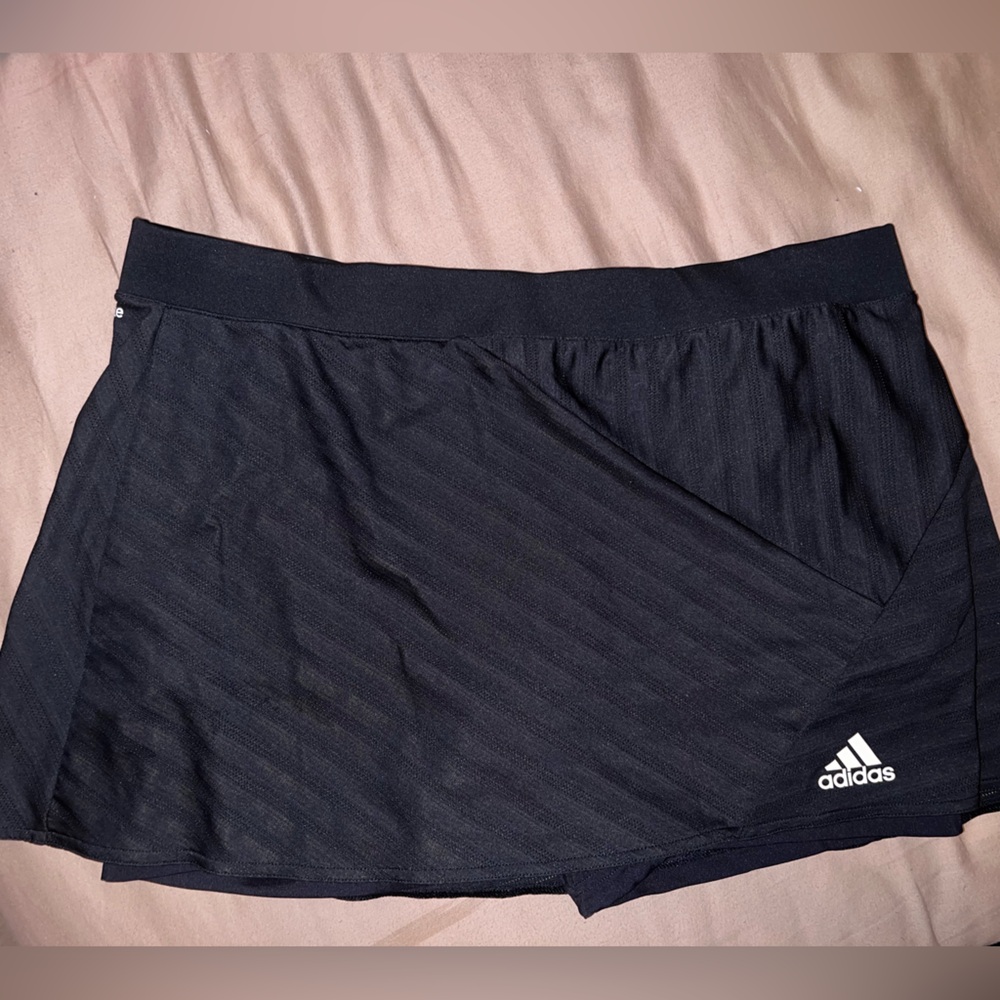 Like NEW Adidas Skort